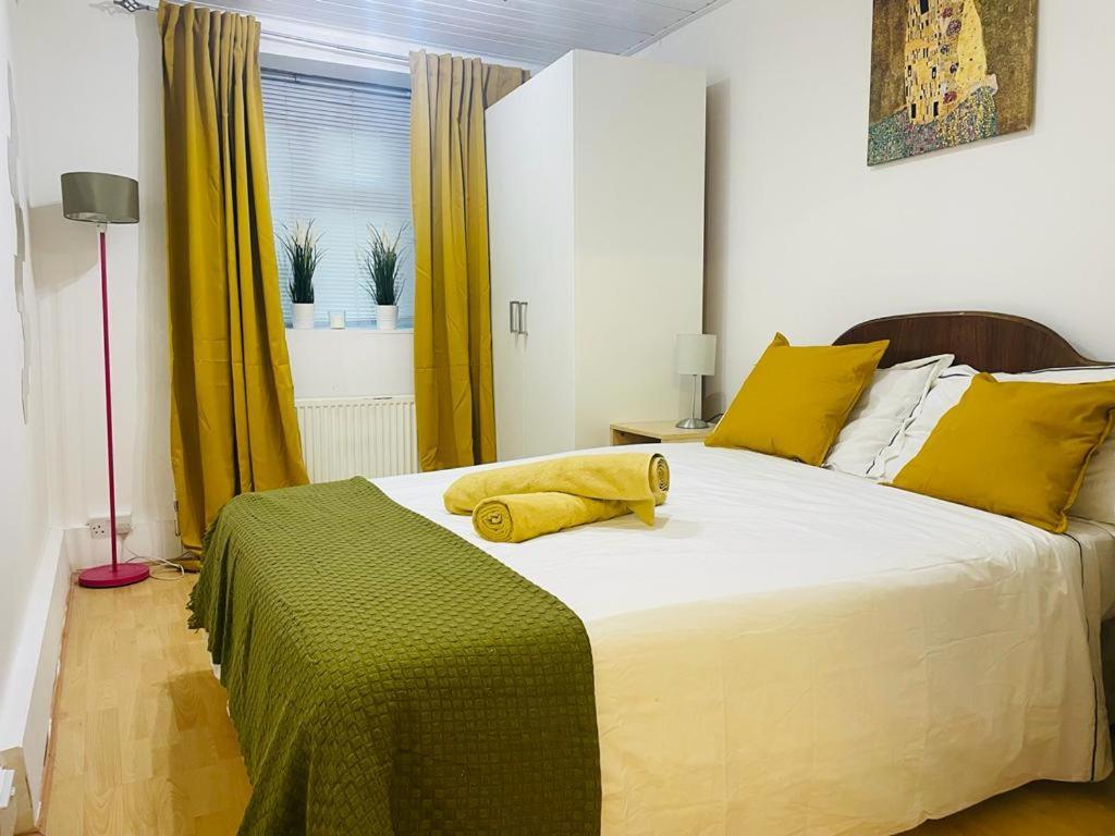 Cosy Flat Close To East Finchley Station * Londra